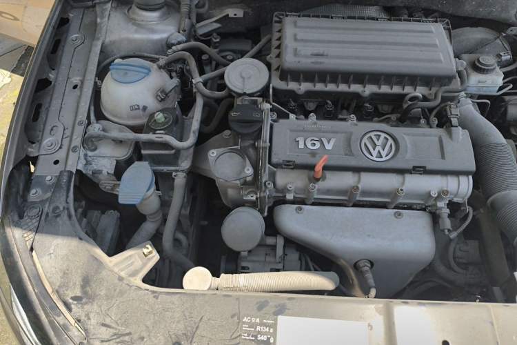 Used Volkswagen Bora 2014 1.6L Manual Fashion Edition Engine Bay Right