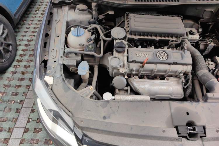Used Volkswagen Bora 2014 1.6L Manual Comfort Model Engine Bay Right