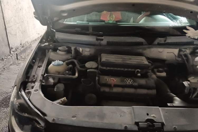 Used Volkswagen Bora 2014 1.6L Automatic Fashion Model Engine Bay Right