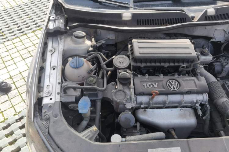 Used Volkswagen Bora 2014 1.6L Automatic Fashion Model Engine Bay Right