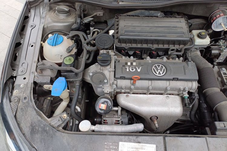 Used Volkswagen Bora 2014 1.6L Automatic Comfort Model Engine Bay Right