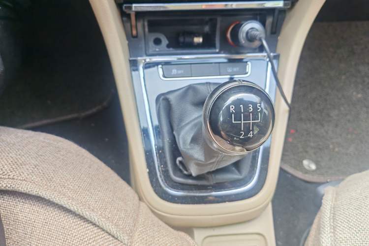 Used Volkswagen Bora 2014 1.6L Manual Comfort Model Gear Lever