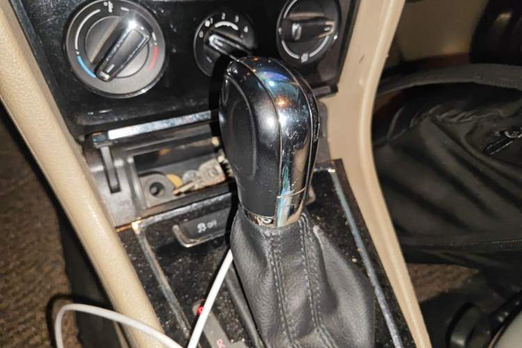 Used Volkswagen Bora 2014 1.6L Automatic Comfort Model Gear Lever