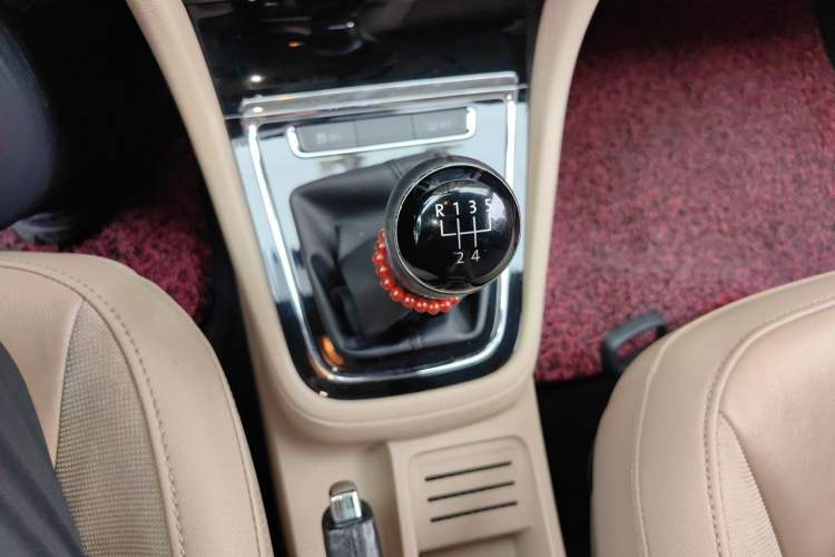 Used Volkswagen Bora 2014 1.6L Manual Comfort Model Gear Lever