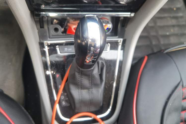 Used Volkswagen Bora 2014 1.6L Automatic Fashion Model Gear Lever