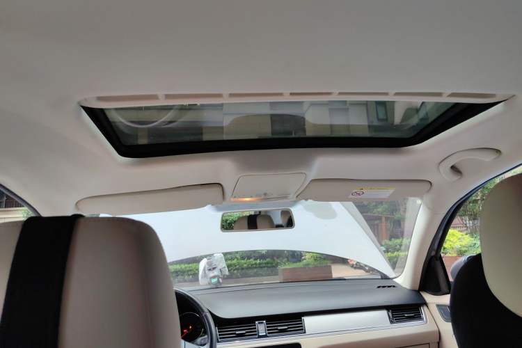 Used Volkswagen Bora 2014 1.6L Manual Comfort Model Headliner