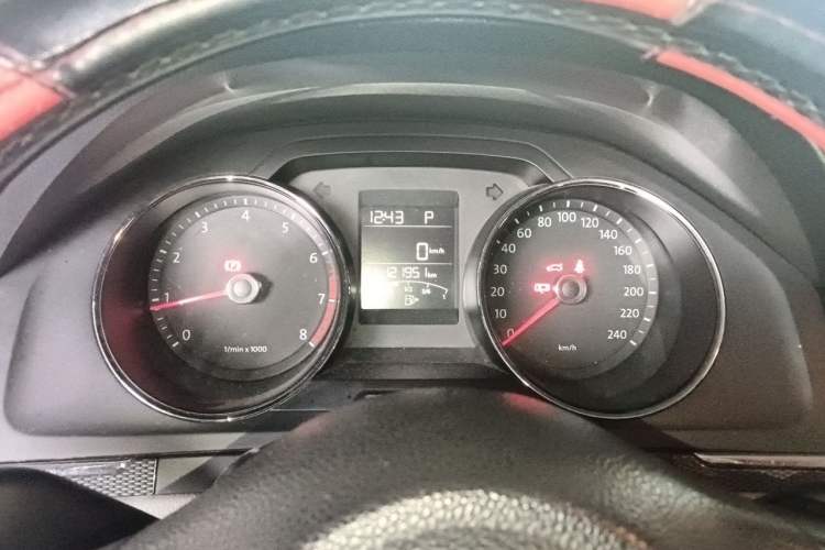 Used Volkswagen Bora 2014 1.6L Automatic Fashion Model Instrument Cluster