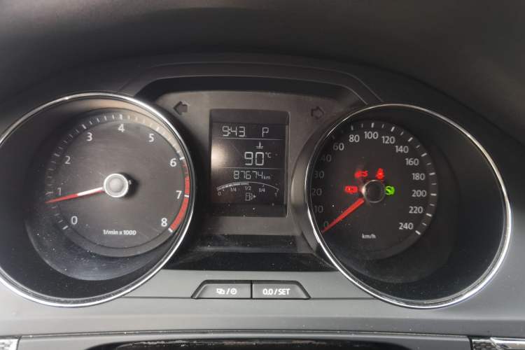 Used Volkswagen Bora 2014 1.6L Automatic Fashion Model Instrument Cluster