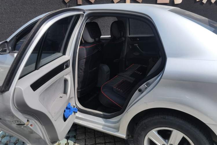 Used Volkswagen Bora 2014 1.6L Automatic Fashion Model Left Rear Seat