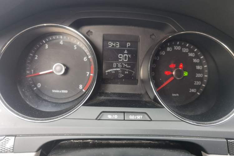 Used Volkswagen Bora 2014 1.6L Automatic Fashion Model Odometer Close Up
