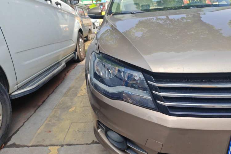 Used Volkswagen Bora 2014 1.6L Manual Comfort Model Right Front Headlight