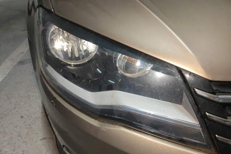 Used Volkswagen Bora 2014 1.6L Automatic Comfort Model Right Front Headlight
