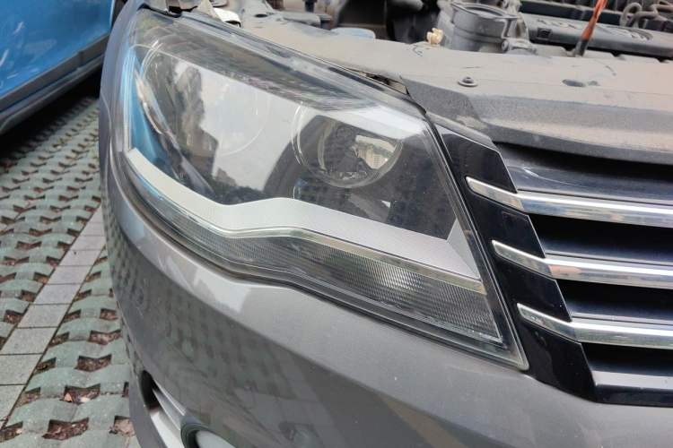 Used Volkswagen Bora 2014 1.6L Manual Comfort Model Right Front Headlight