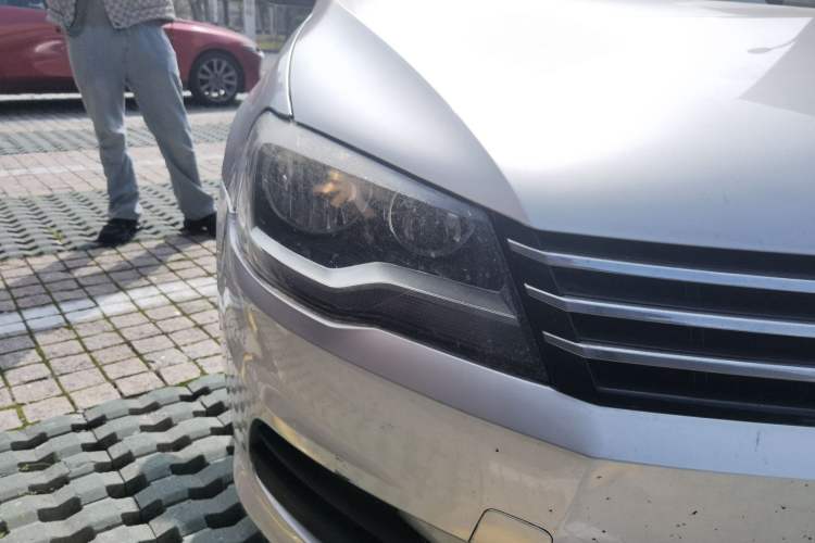 Used Volkswagen Bora 2014 1.6L Automatic Fashion Model Right Front Headlight