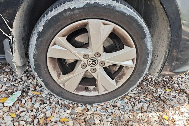 Used Volkswagen Bora 2014 1.6L Automatic Comfort Model Right Front Wheel Hub