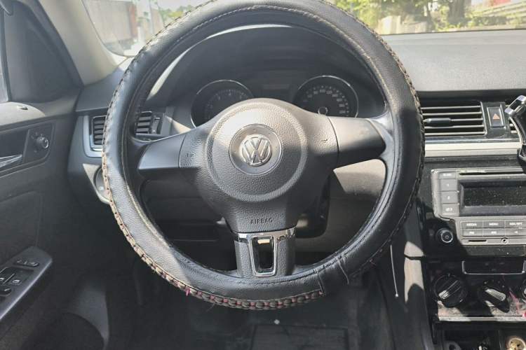 Used Volkswagen Bora 2014 1.6L Manual Fashion Edition Steering Wheel