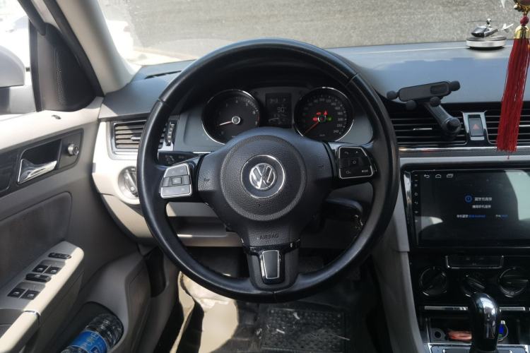 Used Volkswagen Bora 2014 1.6L Automatic Fashion Model Steering Wheel