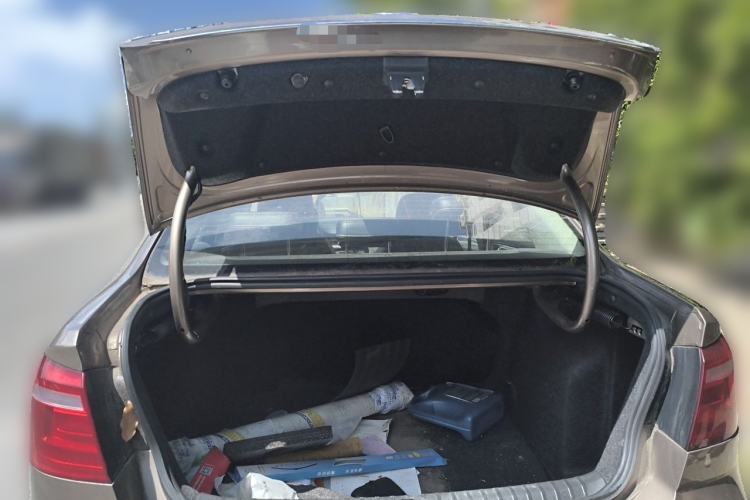 Used Volkswagen Bora 2014 1.6L Manual Fashion Edition Trunk
