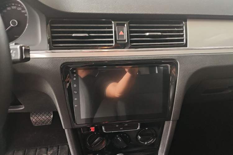 Used Volkswagen Bora 2014 1.6L Automatic Fashion Model Audio And AC Panel