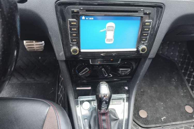 Used Volkswagen Bora 2014 1.4TSI Automatic Sportline Audio And AC Panel
