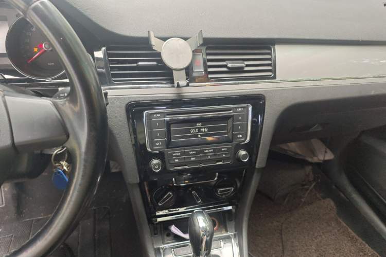 Used Volkswagen Bora 2014 1.6L Automatic Comfort Model Audio And AC Panel