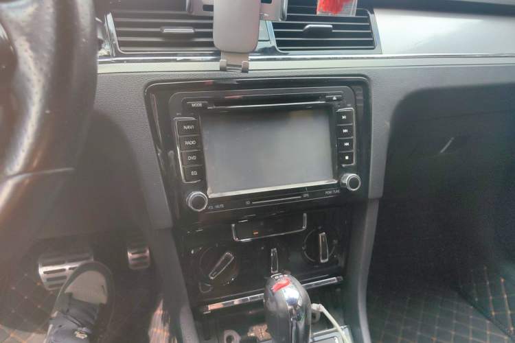Used Volkswagen Bora 2014 1.4TSI Automatic Sportline Audio And AC Panel