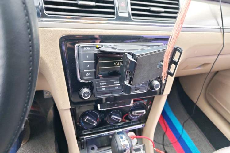 Used Volkswagen Bora 2014 1.6L Automatic Comfort Model Audio And AC Panel