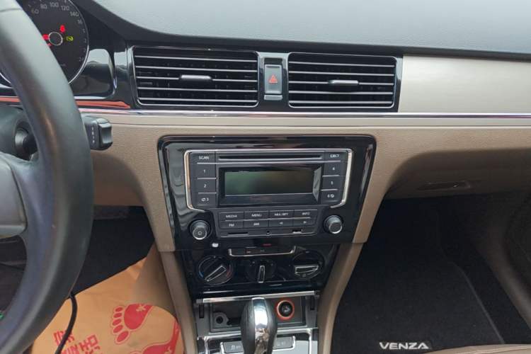 Used Volkswagen Bora 2014 1.6L Automatic Comfort Model Audio And AC Panel