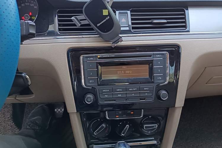 Used Volkswagen Bora 2014 1.6L Automatic Comfort Model Audio And AC Panel