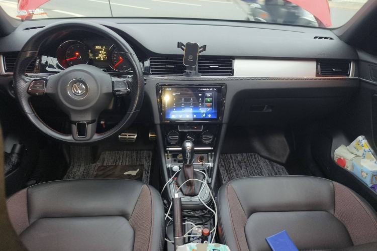 Used Volkswagen Bora 2014 1.4TSI Automatic Sportline Center Console