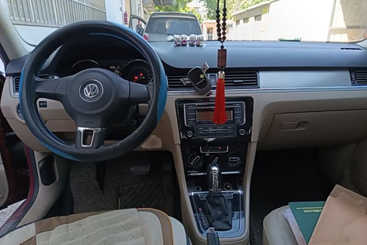 Used Volkswagen Bora 2014 1.6L Automatic Comfort Model Center Console