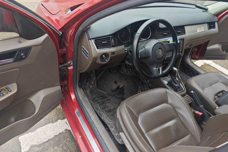 Used Volkswagen Bora 2014 1.4TSI Automatic Comfort Model Driver Seat