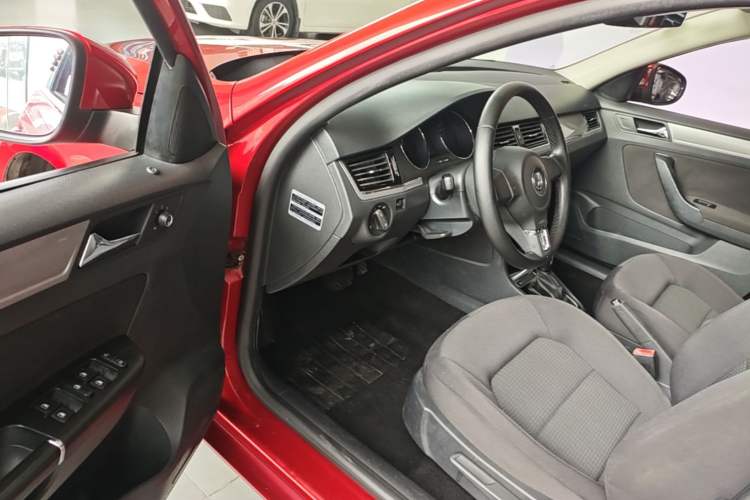 Used Volkswagen Bora 2014 1.6L Automatic Fashion Model Driver Seat