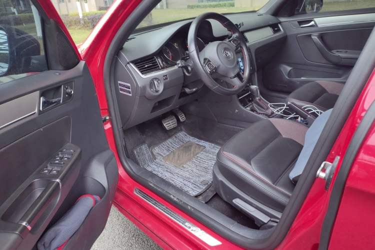 Used Volkswagen Bora 2014 1.4TSI Automatic Sportline Driver Seat