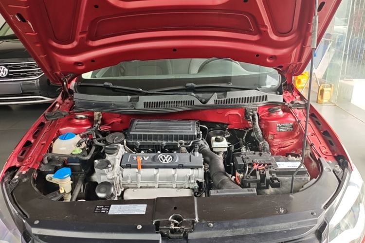 Used Volkswagen Bora 2014 1.6L Automatic Fashion Model Engine Bay