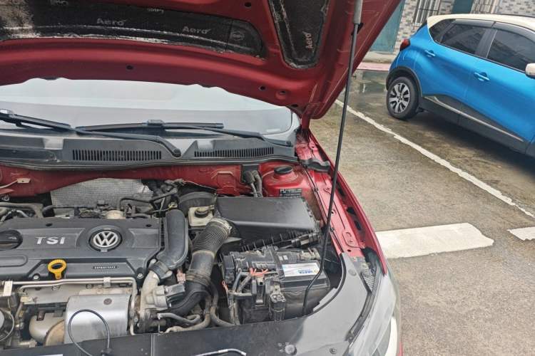 Used Volkswagen Bora 2014 1.4TSI Automatic Comfort Model Engine Bay Left