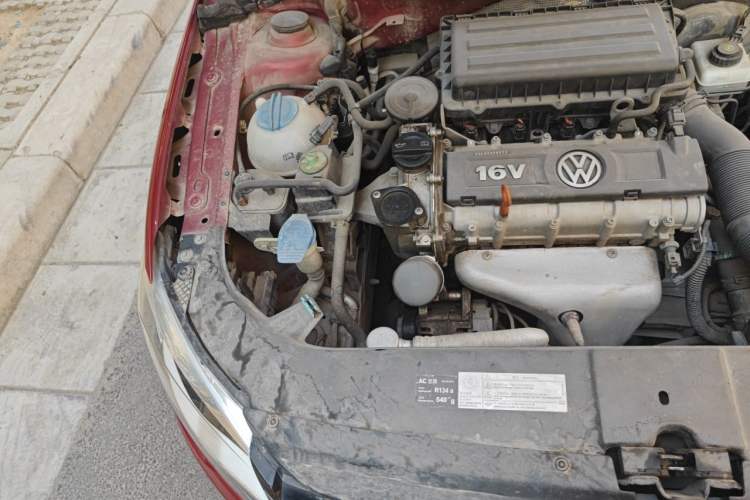 Used Volkswagen Bora 2014 1.6L Automatic Luxury Model Engine Bay Right