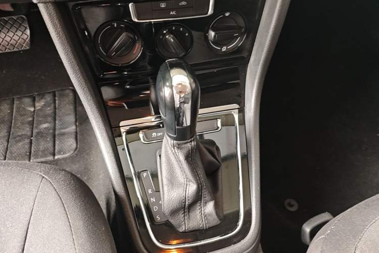 Used Volkswagen Bora 2014 1.6L Automatic Fashion Model Gear Lever