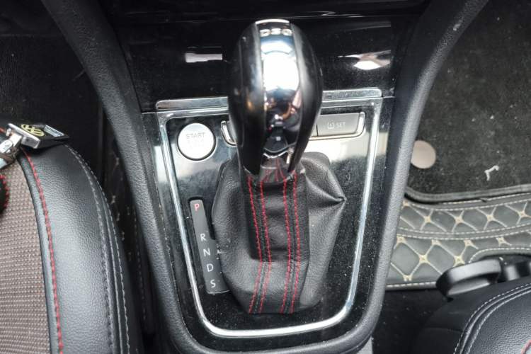 Used Volkswagen Bora 2014 1.4TSI Automatic Sportline Gear Lever