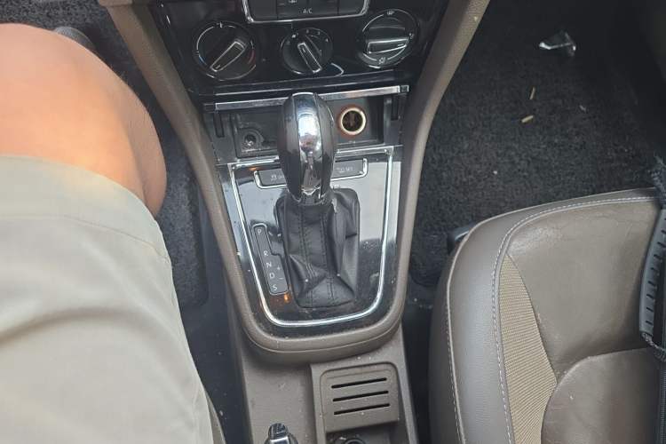 Used Volkswagen Bora 2014 1.6L Automatic Comfort Model Gear Lever