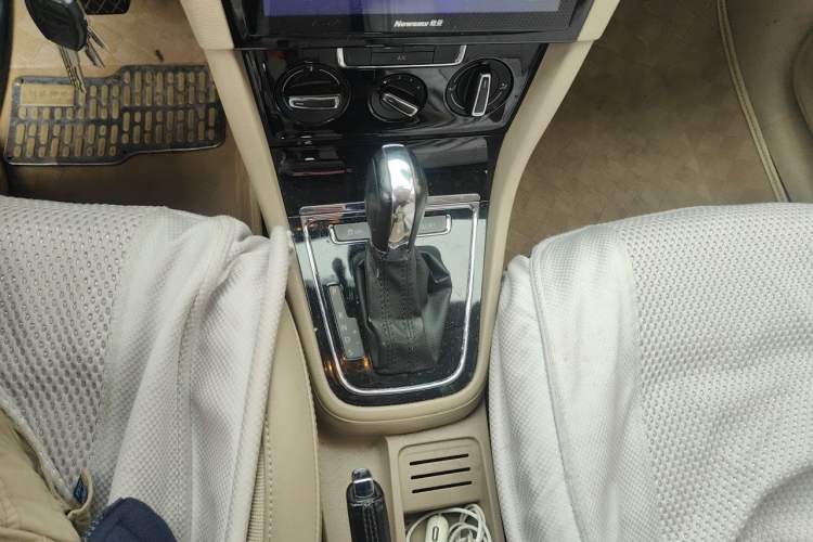 Used Volkswagen Bora 2014 1.6L Automatic Comfort Model Gear Lever