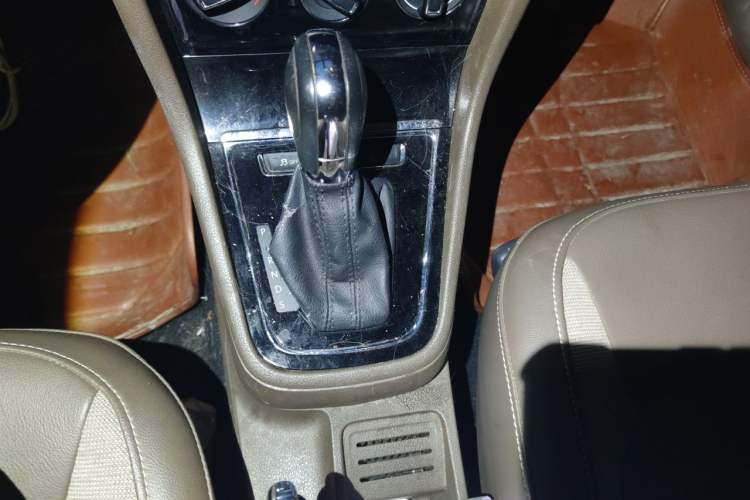 Used Volkswagen Bora 2014 1.6L Automatic Comfort Model Gear Lever