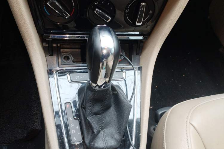 Used Volkswagen Bora 2014 1.6L Automatic Comfort Model Gear Lever