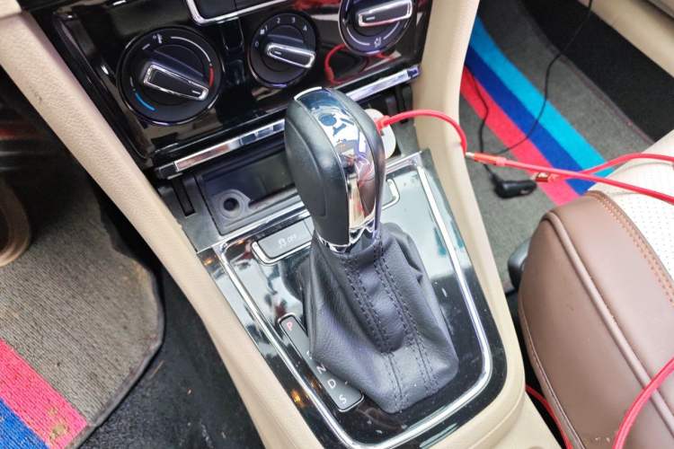 Used Volkswagen Bora 2014 1.6L Automatic Comfort Model Gear Lever