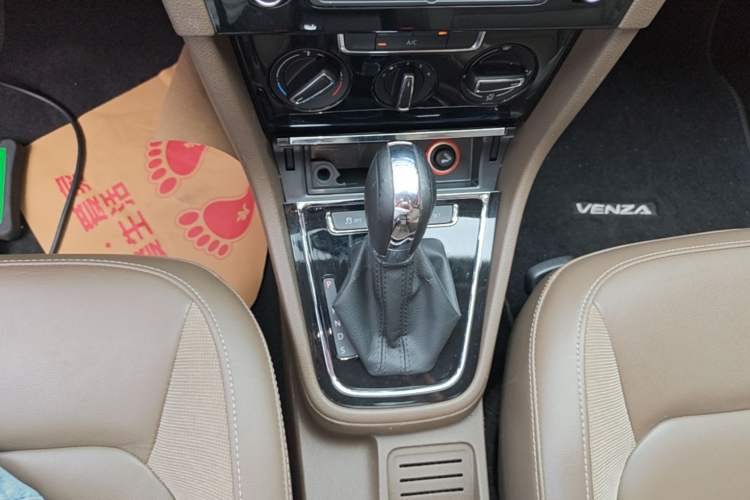 Used Volkswagen Bora 2014 1.6L Automatic Comfort Model Gear Lever