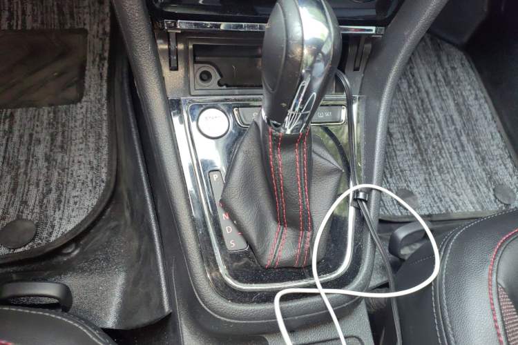 Used Volkswagen Bora 2014 1.4TSI Automatic Sportline Gear Lever
