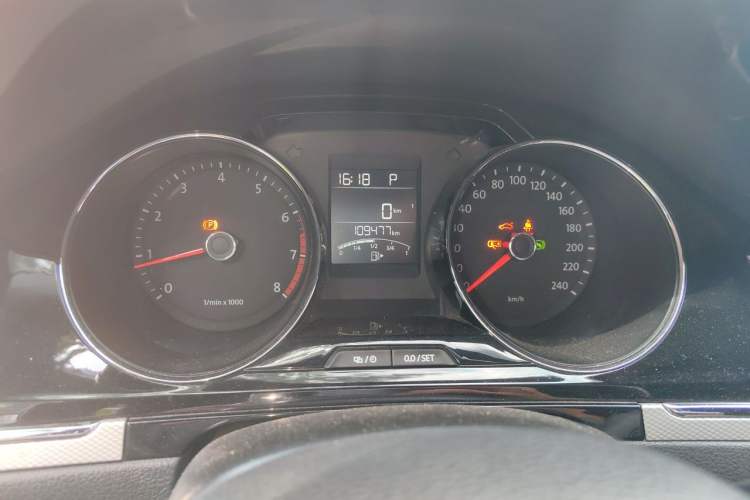 Used Volkswagen Bora 2014 1.4TSI Automatic Sportline Instrument Cluster
