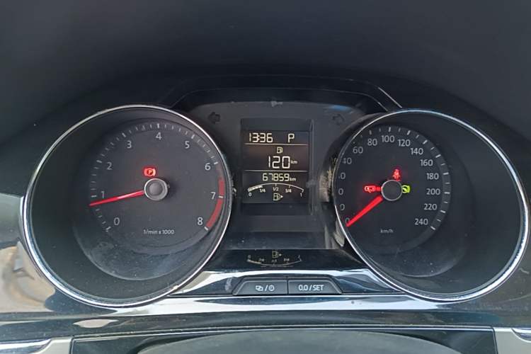 Used Volkswagen Bora 2014 1.6L Automatic Comfort Model Instrument Cluster