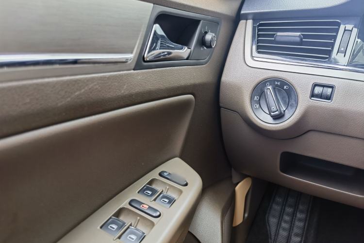 Used Volkswagen Bora 2014 1.6L Automatic Comfort Model Interior 7