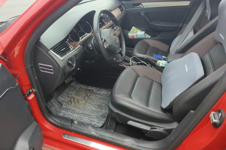 Used Volkswagen Bora 2014 1.4TSI Automatic Sportline Left Front Seat